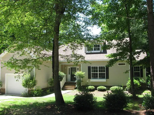 824 Greenbriar Dr, Vass, NC 28394