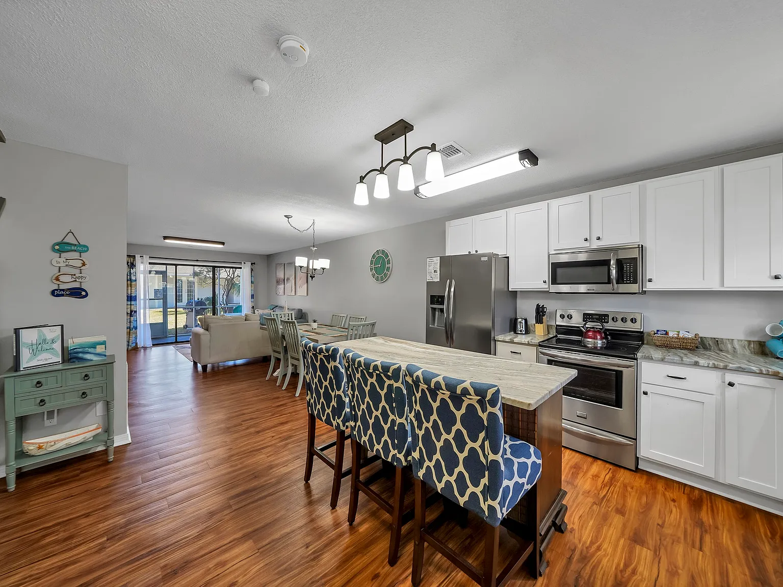 2 bed, 2.5 bath, 1300 sqft, $4,776 — Photo 3