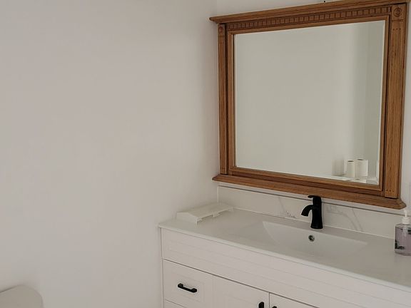3rd image of 1822 N Alexandria Ave #1
