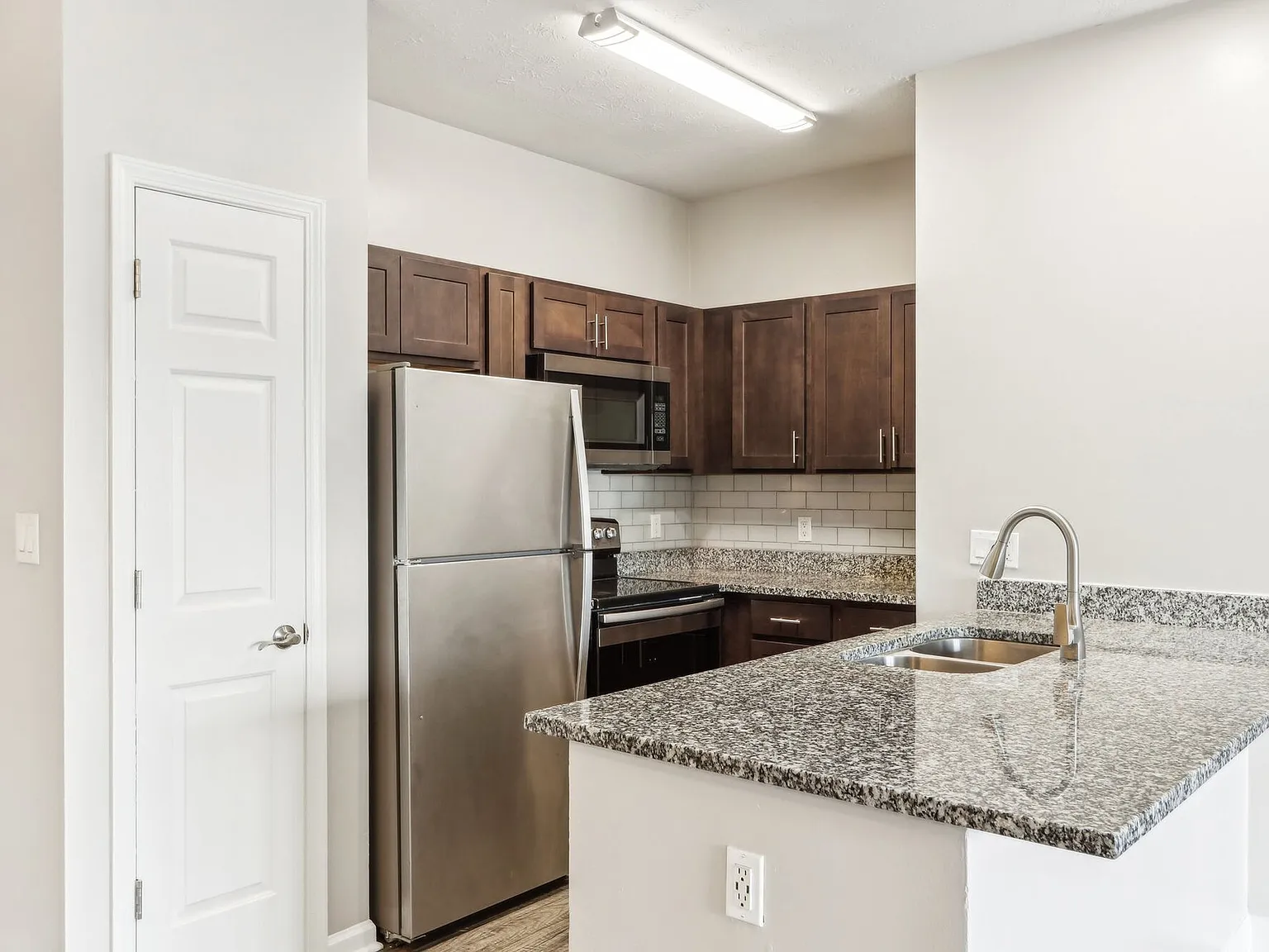 Washington Village Apartments — Photo 1