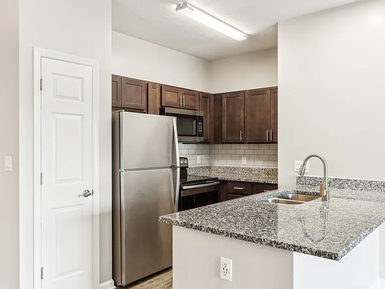 Washington Village Apartments — Photo 1