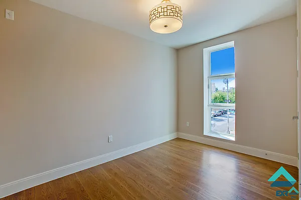 Rented by EXR | media 4