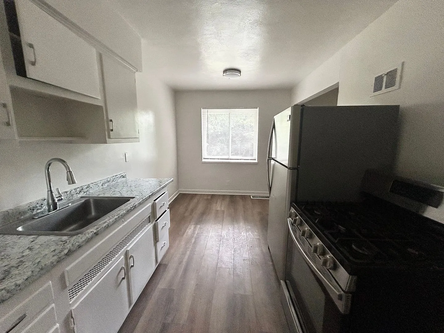 1 bed, 1.0 bath, $770 — Photo 2