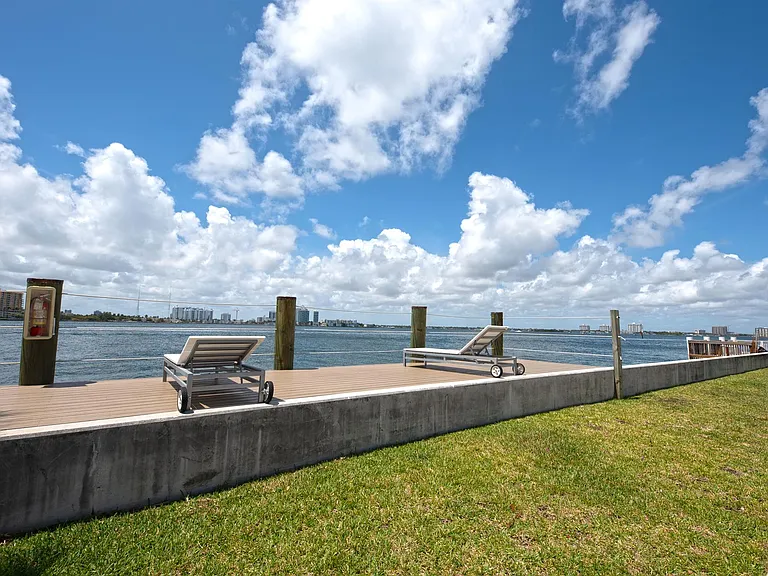 2250 Bay Dr #4 — Photo 16
