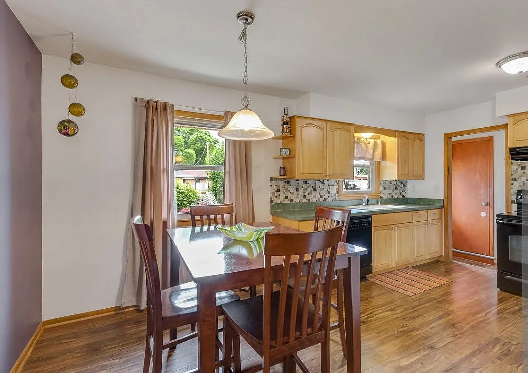 3 bed, 1832 sqft, $1,200 — Photo 2