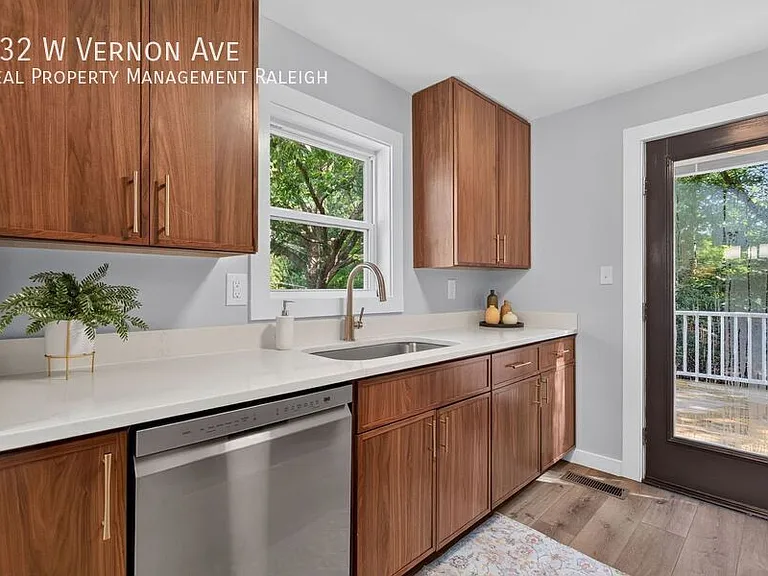 132 W Vernon Ave — Photo 12