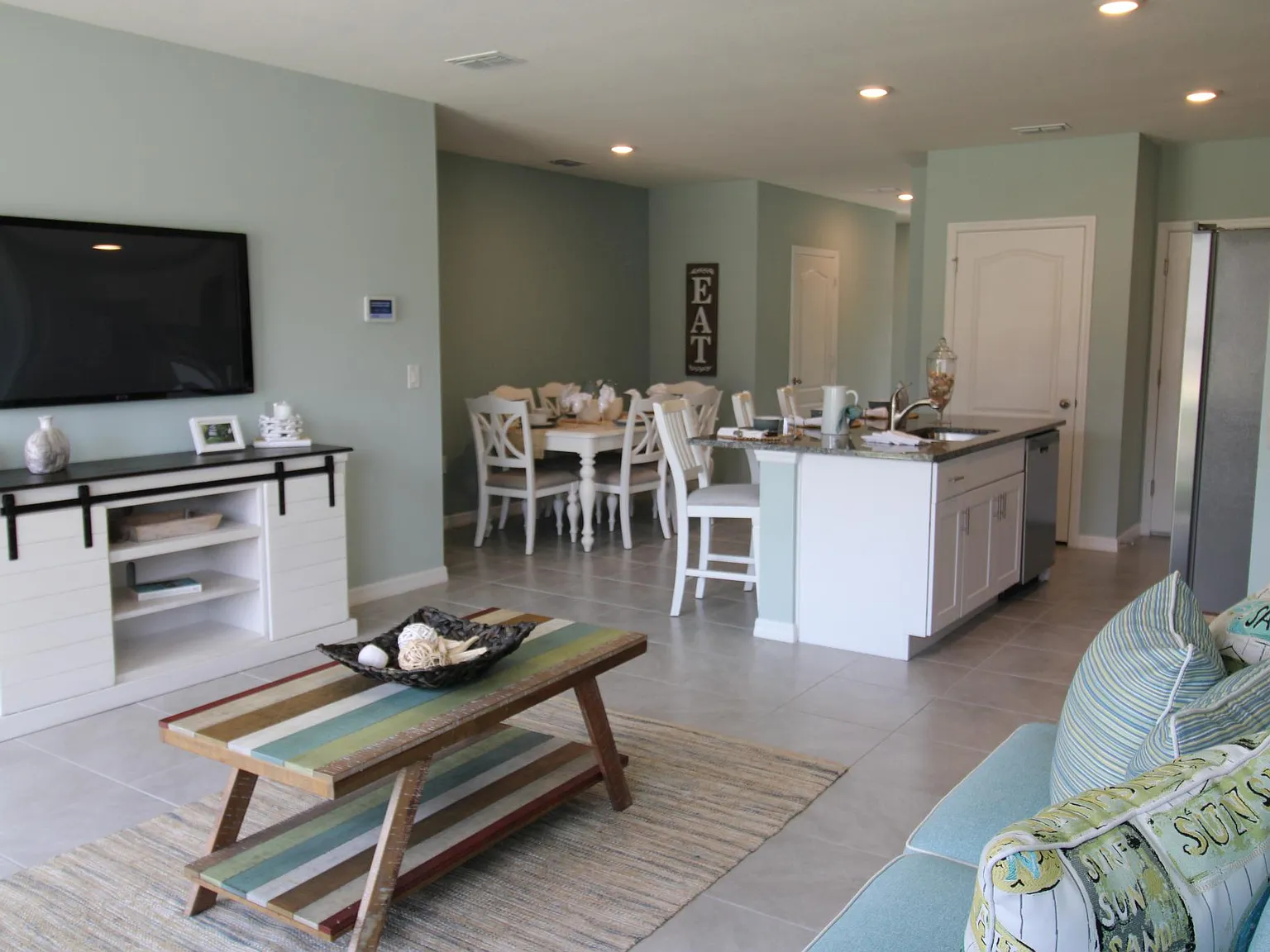2 bed, 2.5 bath, 1627 sqft, $1,900 — Photo 4