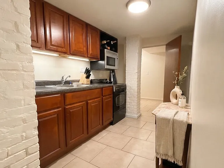 155 Herkimer St #B — Photo 2