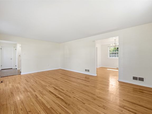5th image of 123 Point Vue Dr