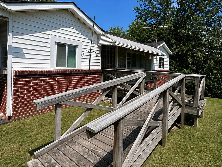 4200 Wilkesview Dr — Photo 1
