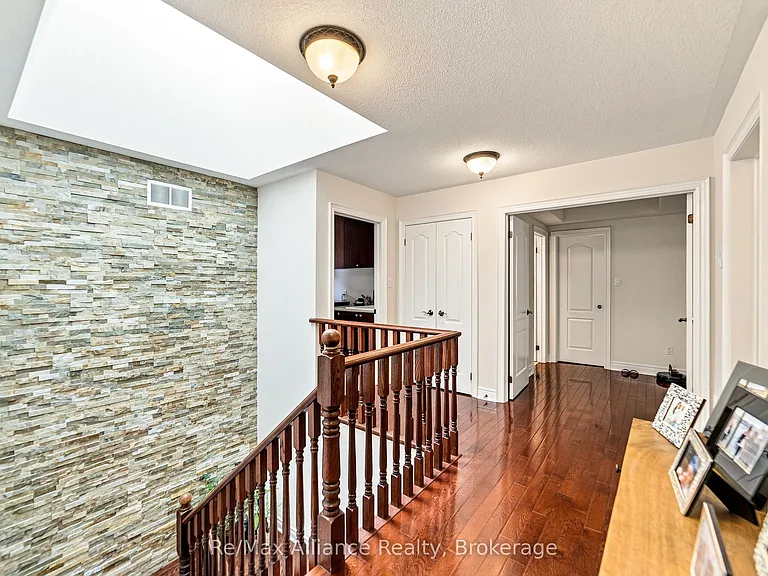 2404 Rideau Dr — Photo 17
