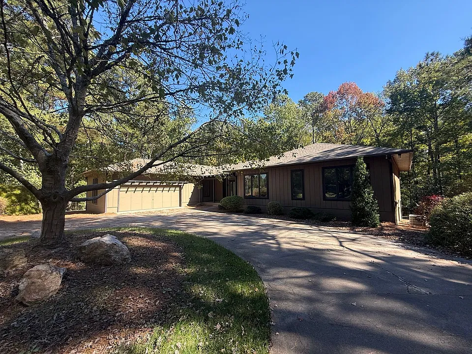 3005 Hickory Tree Pl