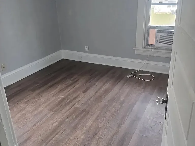 725 Cottage Grove Ave — Photo 3
