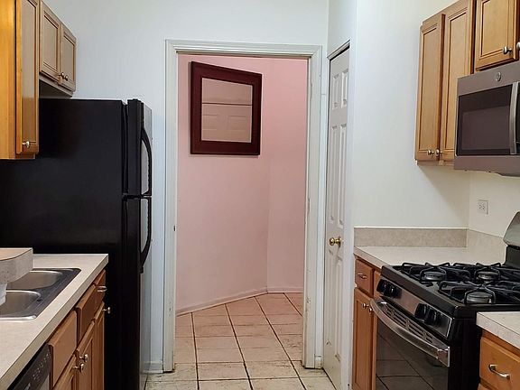 4th image of 700 Mill Cir