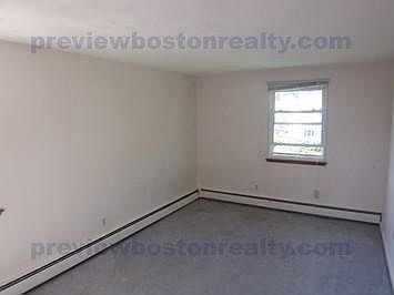 2nd image of 208 Lexington St
