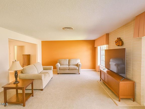4th image of 43939 Galion Ave