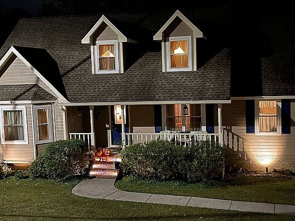 5th image of 279 Southwood Cir