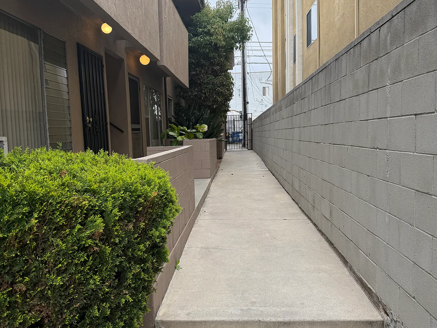 1475 S Wooster Street — Photo 4