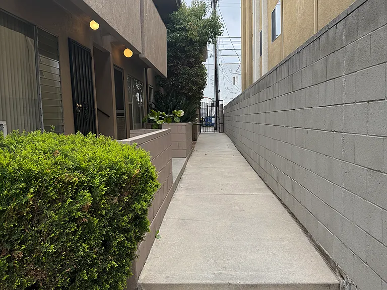 1475 S Wooster St #8 — Photo 4