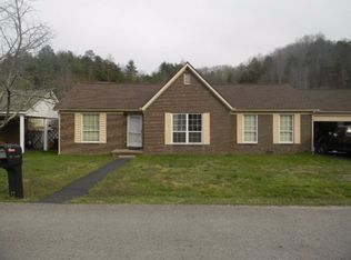 28 N Peach St, Thelma, KY 41260