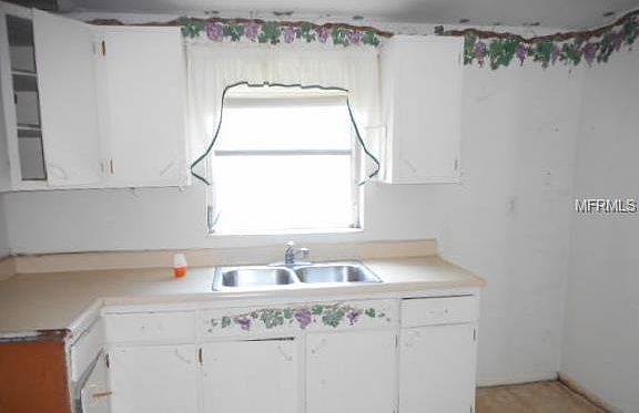 5th image of 3010 Pinedale Ave