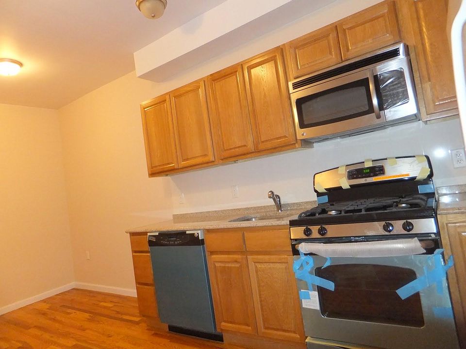 Modern kitchen, granite countertops, stainless steel appliances.