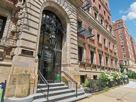 5th image of 1470A Beacon St #65