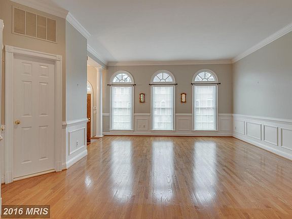 5th image of 10171 Castlewood Ln