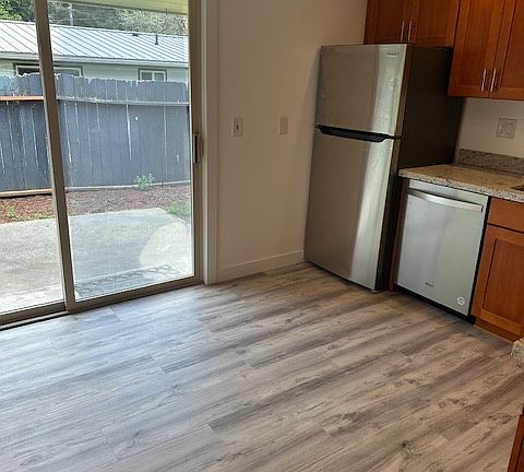 4th image of 18024 54th Pl W APT 2