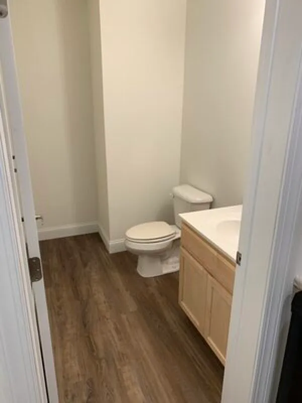 4 bed, 1.5 bath, $4,480 — Photo 3