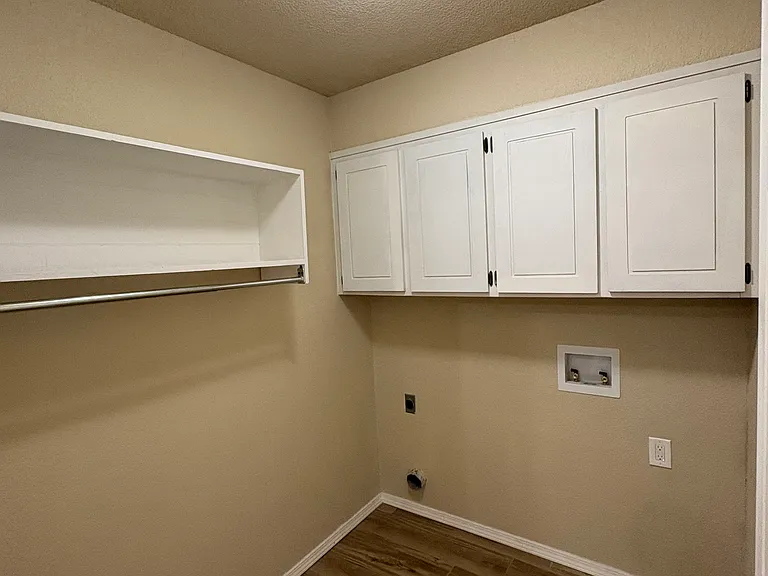 224 Oak Tree Ln — Photo 14