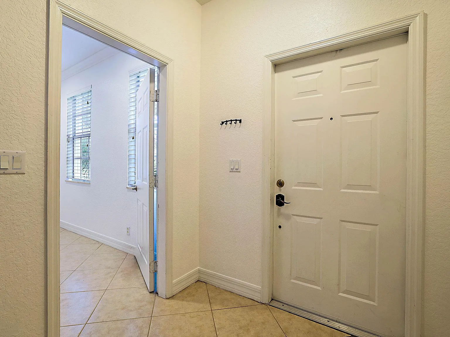 2 bed, 2.5 bath, 1597 sqft, $2,950 — Photo 3