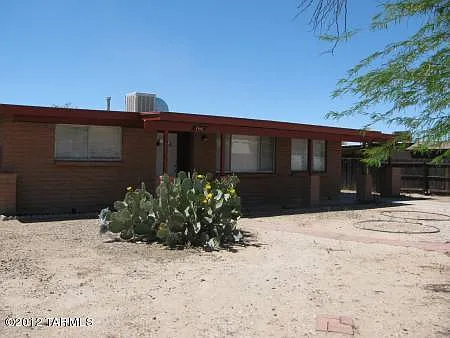 7441 N Rae Ave — Photo 1