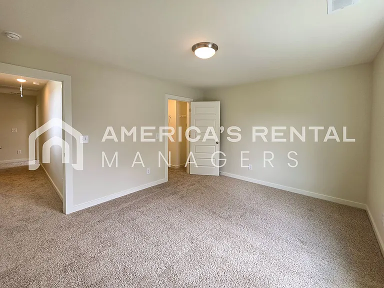 1017 Grand River Blvd W — Photo 52