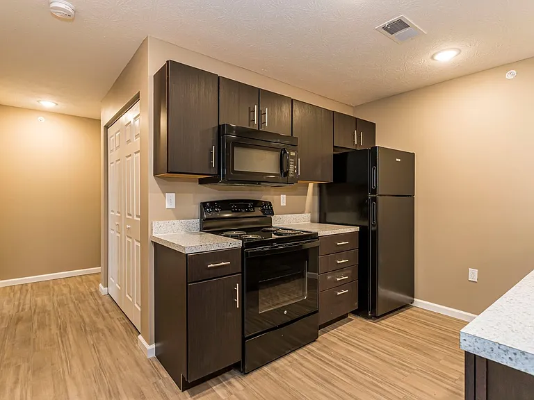 Greenbrier Apartments — Photo 47