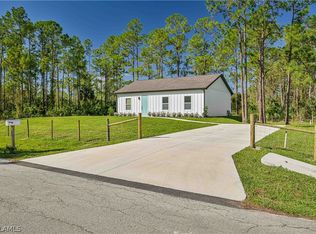 2907 E 22nd St, Alva, FL 33920