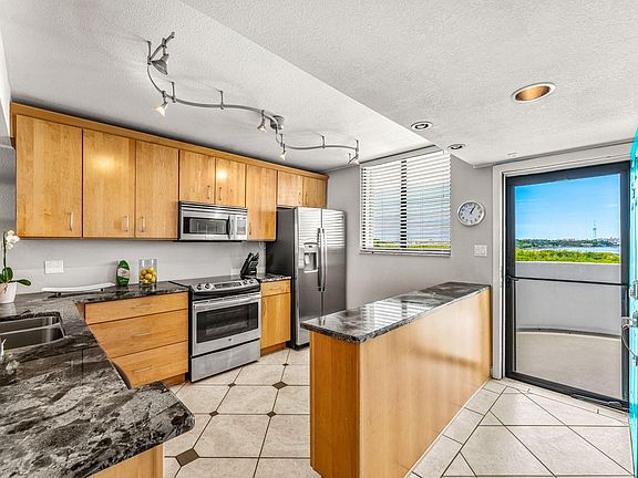 4th image of 300 Columbia Dr #507-2