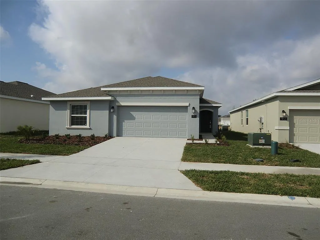4 bed, 2.0 bath, 1821 sqft, $2,200 — Photo 2