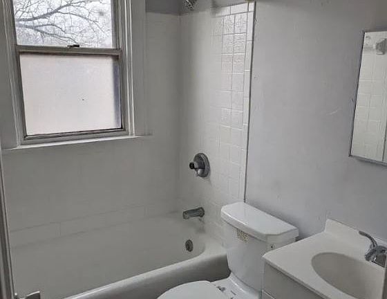 3rd image of 439 McGregor Ave #6-1