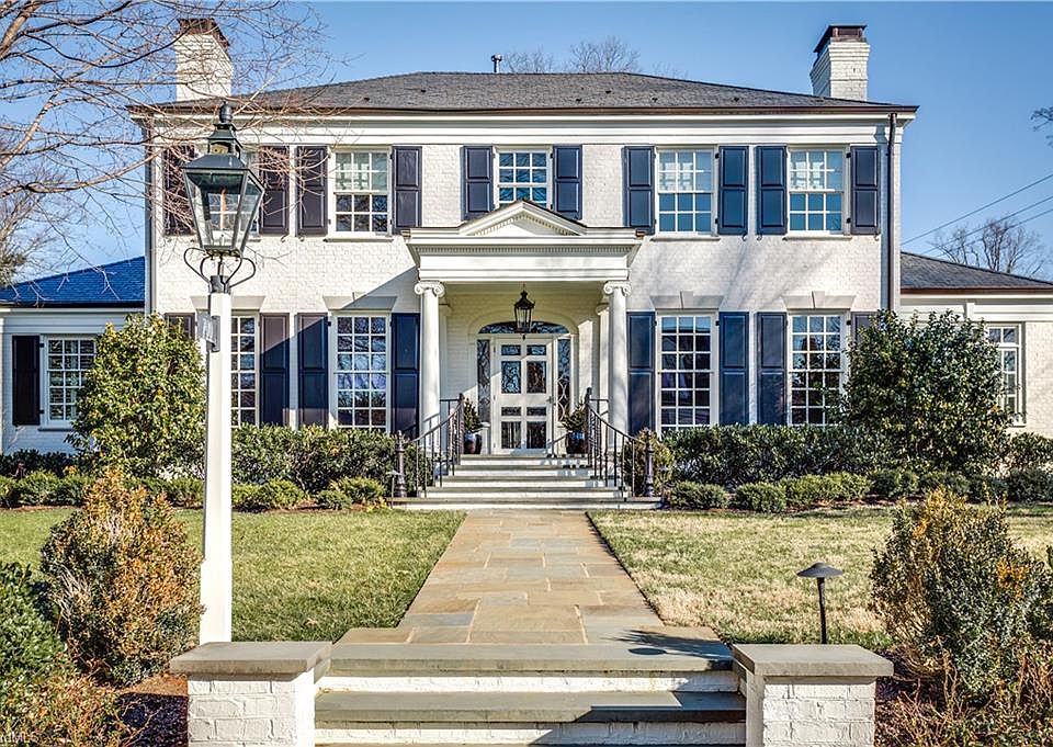 1st image of 700 Woodland Dr