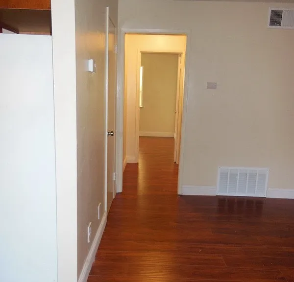 104 Redwood Ave — Photo 4