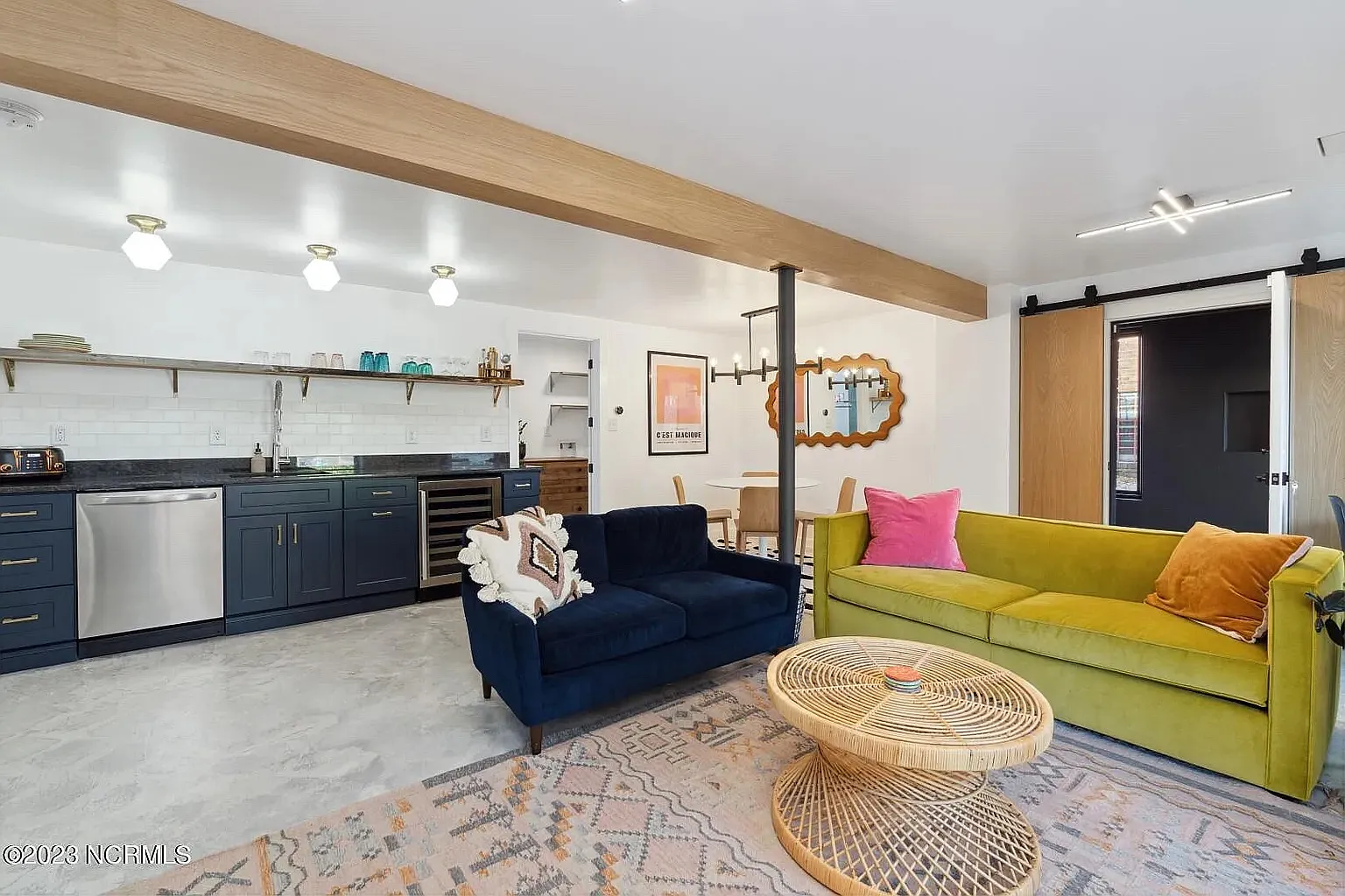 1 bed, 900 sqft, $1,800 — Photo 2