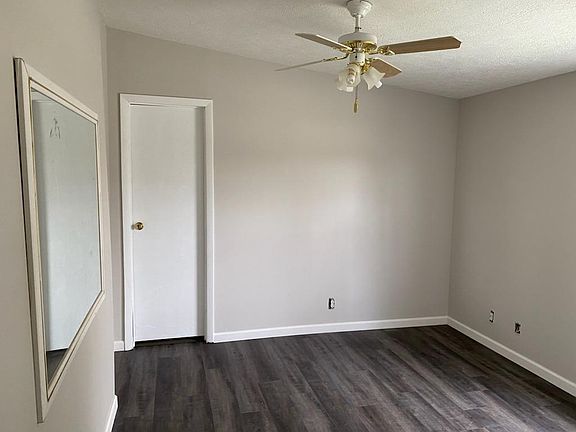 4th image of 4673 Broadway Ave NE