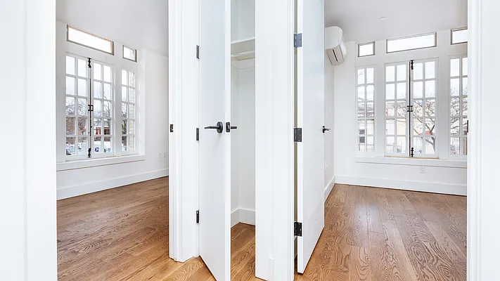 Rented by Nooklyn NYC LLC | media 18