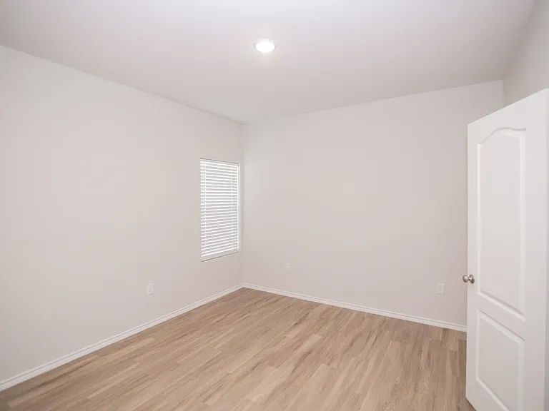 100 Mia Ln — Photo 17