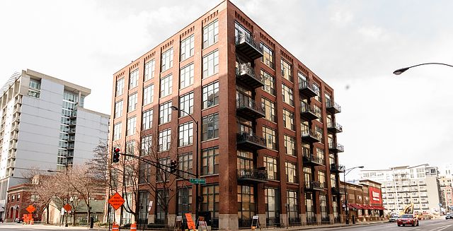1st image of 701 W Jackson Blvd APT 202B