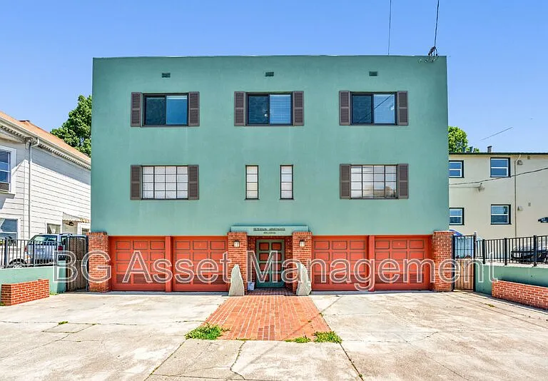 1919 Curtis St #10 — Photo 16