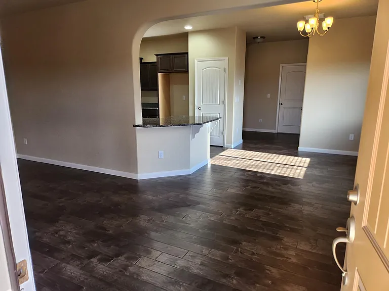 5608 Shamrock Hts — Photo 4