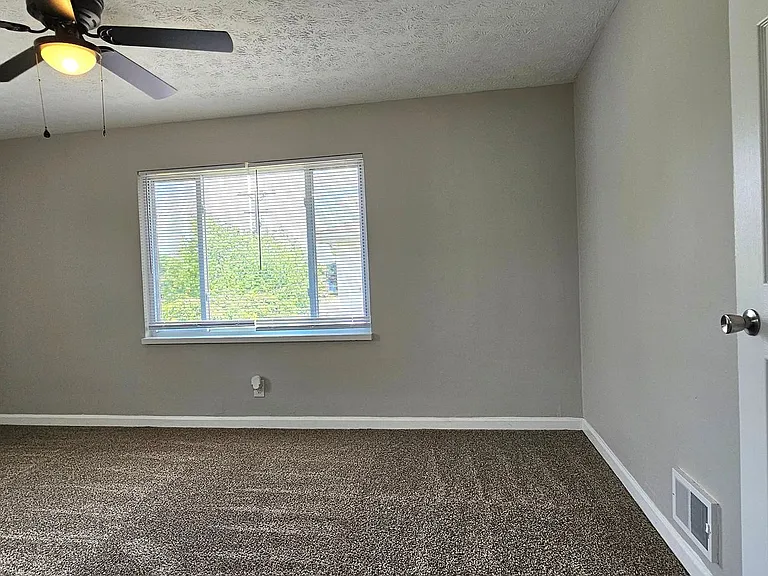 Maples Townhomes — Photo 9
