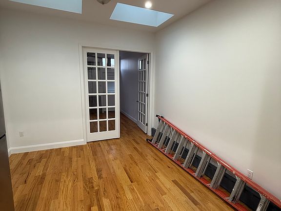5th image of 265 Melrose St APT 1L
